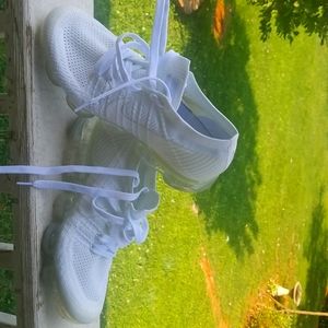 Nike VaporMax Flyknit White Christmas Rare  Size 9 - 2017